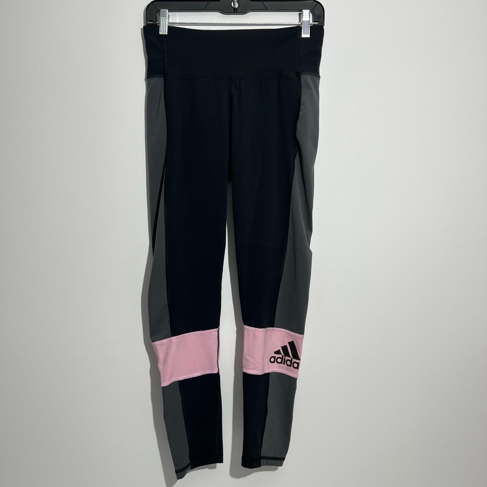 Adidas Women’s Multi Color Leggings Size Medium With Side Zipper Pocket.